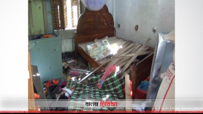এই বাড়িতে ভাঙচুর করা হয়