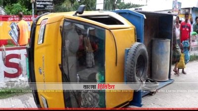 নোয়াখালীর বেগমগঞ্জে পিকআপ উল্টে নিহত ৪, আহত ১৫