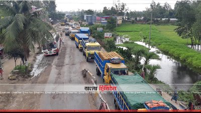 লেন বন্ধ রেখে সংস্কারের কারণে ঢাকা-টাঙ্গাইল সড়কে যানবাহনে ধীরগতি  