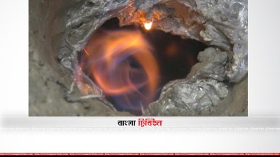 শ্যালো টিউবওয়েলের গর্ত থেকে গ্যাস বের হচ্ছে