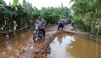 সোনাতলা পৌরসভার ক্ষতিগ্রস্ত সড়ক