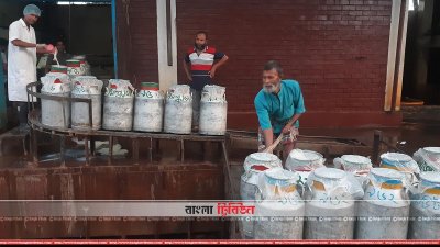 সিরাজগঞ্জের শাহজাদপুর উপজেলার বাঘাবাড়ির মিল্কভিটা ইউনিট