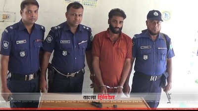 গ্রেফতার জিয়াউর রহমান (টিশার্ট গায়ে)