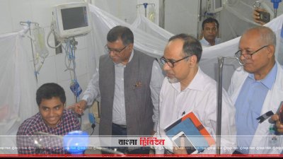 ডেঙ্গু রোগীদের দেখতে বিএসএমএমইউ-তে স্বাস্থ্যমন্ত্রী