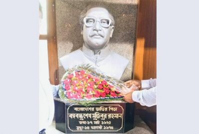 বেকার হোস্টেলে বঙ্গবন্ধুর নতুন ভাস্কর্য, ছবি: বাসস 