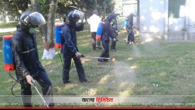 পুলিশের পরিষ্কার-পরিচ্ছন্নতা অভিযান 
