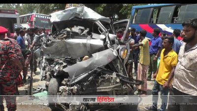 বাস-মাইক্রোবাস সংঘর্ষে কুড়িগ্রামের সাব-রেজিস্ট্রারসহ নিহত ২