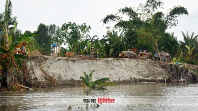 ভয়াবহ ভাঙনে যমুনায় বিলীন হয়ে যাচ্ছে বৈশাখী চর