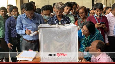 ওষুধ স্প্রে করার পর ক&rsquo;টা মশা মরলো তা গুনছেন বিশেষজ্ঞরা