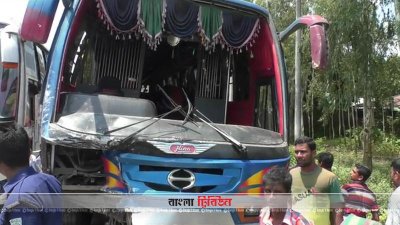 বাস-মাইক্রোবাস সংঘর্ষে কুড়িগ্রামের সাব-রেজিস্ট্রারসহ নিহত ২