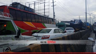 সাভারে মহাসড়কে যানজট (ছবি&ndash; প্রতিনিধি)