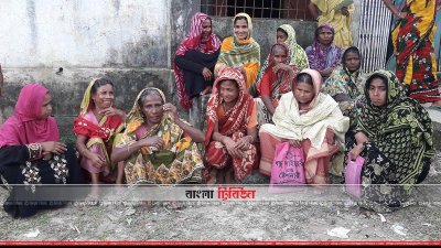 দামপাড়া গ্রামের কয়েকজন নারী (ছবি&ndash; প্রতিনিধি)