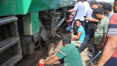 টাঙ্গাইলে ট্রেন লাইনচ্যুত (ছবি: ফোকাস বাংলা)