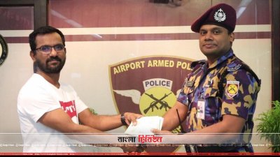 বিমানযাত্রীর ইউরো ভর্তি কার্টন নিয়ে গেলো আরেক যাত্রী, অতঃপর... (ভিডিও)