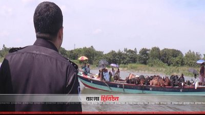 গরুবোঝাই নৌকাগুলো যাতে নির্বিঘ্নে ইচ্ছামতো হাটে যেতে পারে সেদিকে নজর রাখছে র&zwnj;্যাব-১১