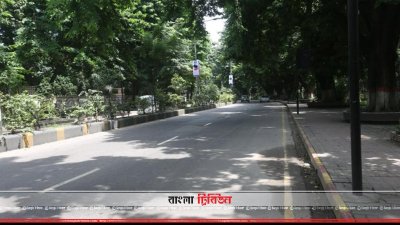 পরিবহনশূন্য রাজধানীর একটি ব্যস্ততম সড়ক