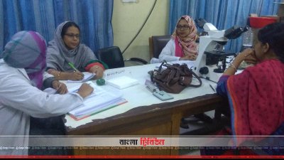 সোহরাওয়ার্দী হাসপাতালে ল্যাবে কাজ করছেন চিকিৎসকরা