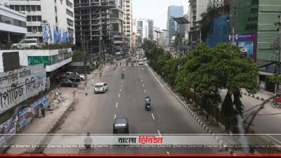 গণপরিবহনশূন্য রাজধানীর একটি ব্যস্ততম সড়ক