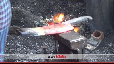 চাপাতি তৈরি করা হচ্ছে