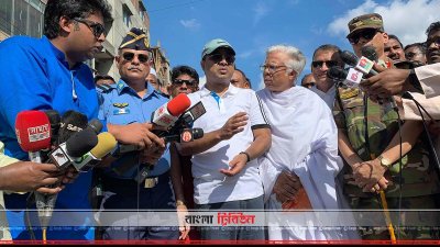 সাংবাদিকদের ব্রিফ করছেন সাঈদ খোকন