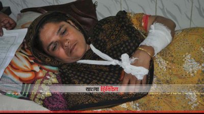 হাসপাতালে চিকিৎসাধীন প্রধান শিক্ষিকা (ছবি&ndash; প্রতিনিধি)