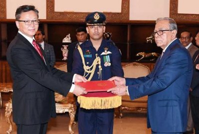 রাষ্ট্রপতির কাছে পরিচয়পত্র পেশ করেন ঢাকায় নিযুক্ত চীনের নবনিযুক্ত রাষ্ট্রদূত, ছবি: বাসস