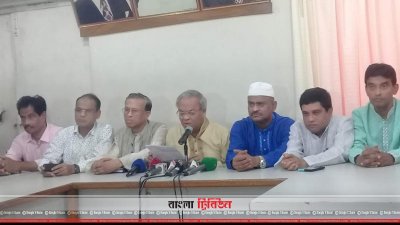 সংবাদ সম্মেলনে বক্তব্য রাখছেন রুহুল কবির রিজভী