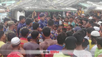 রোহিঙ্গা ক্যাম্পে সন্ত্রাস ও মাদকবিরোধী প্রচারণা চালাচ্ছে পুলিশ