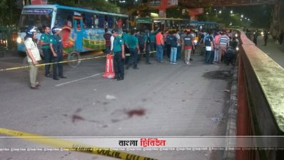 সায়েন্স ল্যাবরেটরি মোড়ে পুলিশ বক্সের কাছে ককটেল হামলা চালানো হয়
