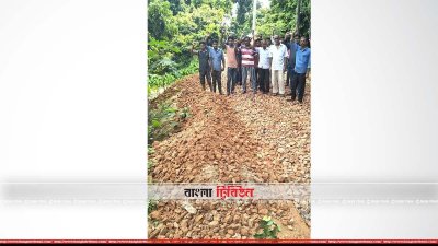 রাস্তার কাজ নিয়ে এলাকাবাসীর অভিযোগ