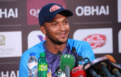 সংবাদ সম্মেলনে সাকিব। 