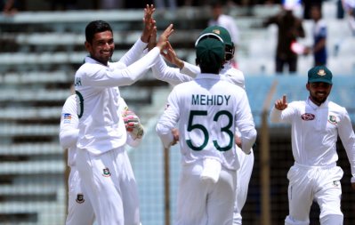 উইকেট &zwj;উদযাপন করলেন মাহমু্দউল্লাহ
