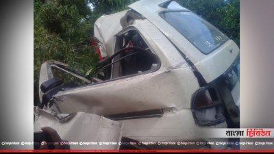 গোপালগঞ্জে বাস-মাইক্রোবাস সংঘর্ষ
