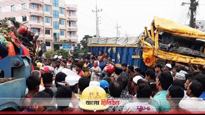 বগুড়ায় দুর্ঘটনা কবলিত ট্রাক
