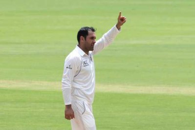 টেস্টকে বিদায় বলছেন নবী। 