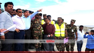 ভাঙন কবলিত এলাকা পরিদর্শনে পানিসম্পদ প্রতিমন্ত্রী (ছবি&ndash; প্রতিনিধি)