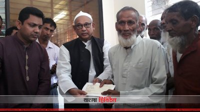 প্রধানমন্ত্রীর কল্যাণ তহবিল থেকে প্রাপ্ত অনুদানের চেক বিতরণ করেন রেলমন্ত্রী