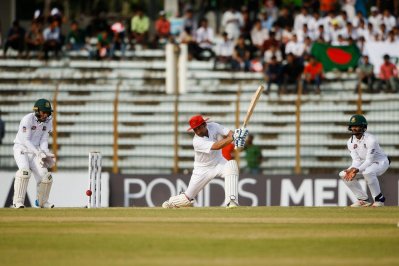 ব্যাটিংয়ে আসগর আফগান