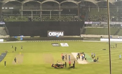 ১৮ ওভারের ম্যাচে টস জিতে ফিল্ডিংয়ে বাংলাদেশ