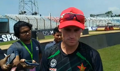 চট্টগ্রামে সংবাদ সম্মেলনে কথা বলছেন শন উইলিয়ামস। 