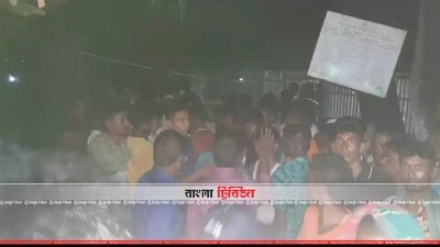 নিহতদের ঘিরে মানুষের ভিড় (ছবি&ndash; প্রতিনিধি)