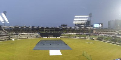 বৃষ্টিতে কাভারে ঢাকা পিচ