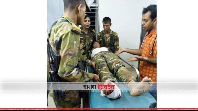 হাসপাতালে গুলিবিদ্ধ সেনা কর্মকর্তা (ছবি&ndash; প্রতিনিধি)