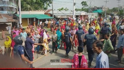 পুলিশের সঙ্গে সংঘর্ষ
