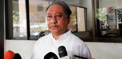 সংবাদ মাধ্যমের সঙ্গে কথা বলছেন বিসিবি সভাপতি