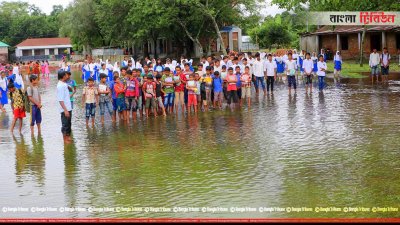 স্কুলের মাঠে জমে থাকা পানি