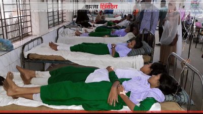 ফুচকা খেয়ে অসুস্থ শিক্ষার্থীদের কয়েকজন (ছবি&ndash; প্রতিনিধি)