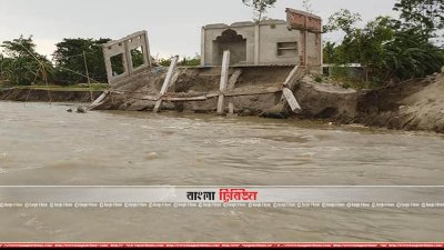 অবৈধ বালু উত্তোলনের ফলে ভেঙে পড়ছে মসজিদ