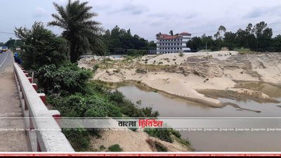 আশ্রয়ণ প্রকল্পের জন্য বালু তুলে হুড়াসাগর নদী ভরাট করা হচ্ছে