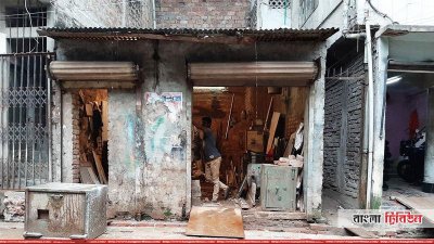 কারখানায় তৈরি হচ্ছে সিন্দুক